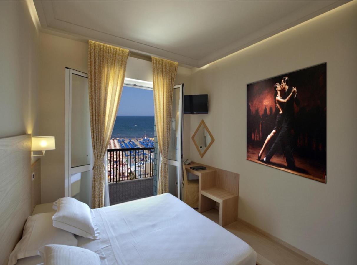 ريميني Hotel Ghirlandina الغرفة الصورة